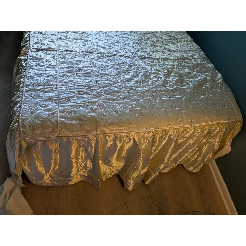 Hollywood Glam/Regency. 1900 Appraisal Satin Embroidered Bedspread